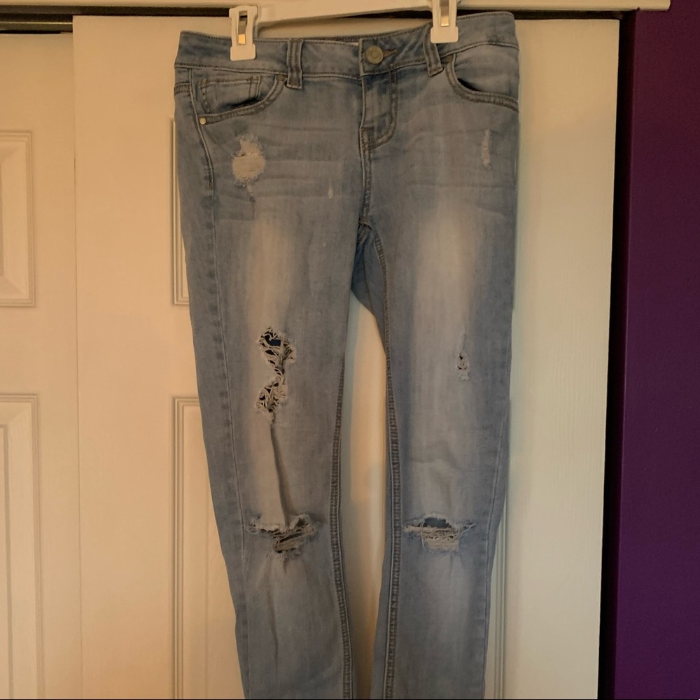 Light Wash (lightly worn) Size 3 ripped jeans
